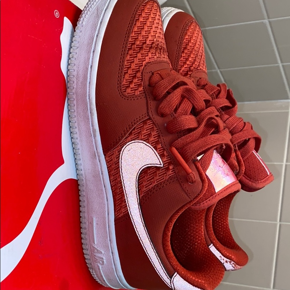 Nike’s - Picture 3 of 5